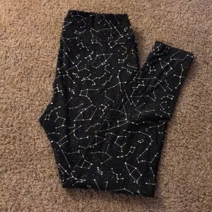 LuLaRoe “Constellations” Tall & Curvy Legging 🦄